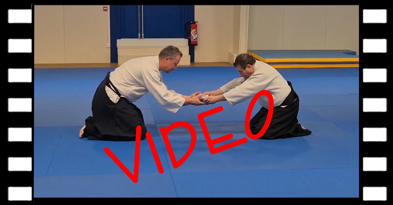 250603 Image de la vidéo de la remise du Obi noir à P-A C.jpg - 120,13 kB